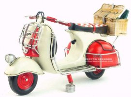 1:6 Large Scale Retro Tinplate 1959 Vespa Scooter Model