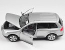 Silver 1:24 Scale Welly Diecast VW Touareg Model