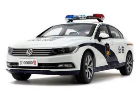 White 1:18 Scale Police Diecast VW New Magotan Model