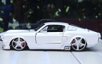 Maisto White 1:24 Scale 1967 Diecast Ford Mustang GT Model