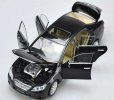 1:18 Scale 2010 Diecast Toyota Reiz Model