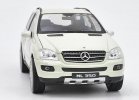 White 1:24 Scale Welly Diecast Mercedes-Benz ML 350 Model