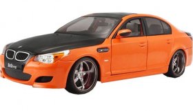 Orange 1:18 Scale Maisto Diecast BMW M5 Model