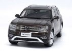 1:18 Scale Brown / Silver 2017 Diecast VW Teramont Model