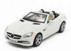 Red / White 1:24 Scale Maisto Mercedes-Benz SLK-Class Model