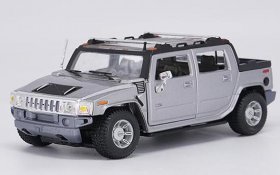 Silver 1:25 Scale MaiSto Diecast Hummer H3T Model