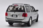 1:18 Scale Silver Welly 2005 Diecast Lincoln Navigator Model