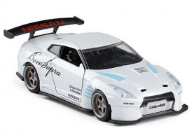 Kids 1:32 Scale White Jada Diecast Nissan GT-R R35 Toy