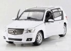 1:24 Scale Black / White Mercedes-Benz GLK350 Model