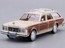 1:24 White /Red MotorMax 1979 Diecast Chrysler LeBaron Model