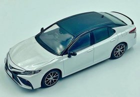 White 1:30 Scale Diecast Toyota Camry Car Model