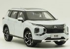 Black /White 1:18 Scale Diecast 2023 Mitsubishi Outlander Model