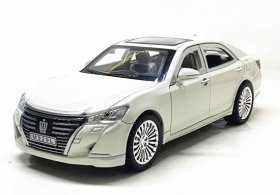 1:24 Scale Black / White Diecast Toyota Crown Toy