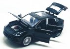 White / Black 1:24 Scale Diecast Porsche Cayenne S SUV Model