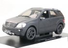 Creamy White 1:18 Scale Welly Diecast Mercedes Benz ML350 Model