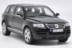 Welly 1:18 Scale Silver / Gray Diecast VW Touareg Model