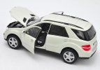 White 1:24 Scale Welly Diecast Mercedes-Benz ML 350 Model