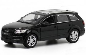 White / Red / Black 1:24 Scale Diecast Audi Q7 SUV Model