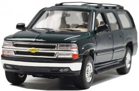 Red /Green 1:24 Welly Diecast 2001 Chevrolet Suburban Model
