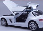 Welly Red / White / Black 1:24 Scale Diecast BENZ SLS AMG Model