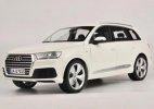 Black / White / Brown / Blue 1:18 Diecast Audi New Q7 Model