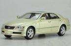 1:18 Scale Golden / White / Silver Diecast Toyota Reiz Model