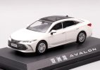 1:43 Scale White / Black Diecast 2019 Toyota Avalon Model