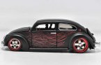 Black / Red 1:24 Scale Maisto Diecast 1967 VW Beetle Model