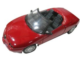 Red 1:18 Scale MaiSto Diecast 1995 Alfa Romeo Spyder Model