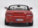 Blue / Red 1:24 Scale Motormax Diecast BMW Z4 Model