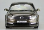 1:18 Scale Black / Brown Diecast VW Phaeton Model