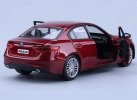 1:24 Bburago Wined Red / Blue Diecast Alfa Romeo Giulia Model