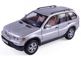 Silver 1:18 Scale MotorMax Diecast BMW X5 Model