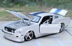 Maisto White 1:24 Scale 1967 Diecast Ford Mustang GT Model