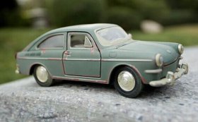 1:24 Scale Army Green Maisto Diecast 1967 VW 1600 Fastback Model