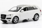 White / Red / Black 1:24 Scale Diecast Audi Q7 SUV Model