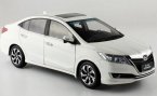 White / Golden 1:18 Scale Diecast 2016 Honda CRIDER Model