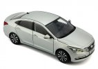 1:18 Scale Silver Diecast 2014 Hyundai Mistra Model