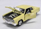 1:24 Scale Creamy White Maisto Diecast Chevrolet Malibu SS Model