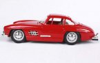 Red 1:24 Scale Bburago Diecast Mercedes-Benz 300 SL Model