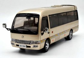 Golden 1:24 Scale Die-Cast Golden Dragon Coaster Bus Model