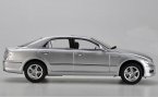 1:18 Scale Golden / White / Silver Diecast Toyota Reiz Model