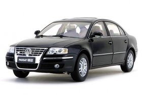 Silver / Blue / Black 1:18 Scale Diecast VW Passat Model