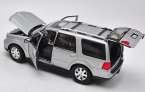 1:18 Scale Silver Welly 2005 Diecast Lincoln Navigator Model