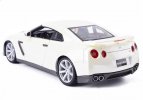 Red / White / Silver 1:18 Bburago Diecast 2009 Nissan GT-R Model