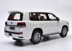 White / Black / Green Diecast Toyota Land Cruiser LC200 Model