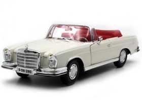 Creamy White 1:18 Maisto Diecast 1967 Mercedes-Benz 280SE