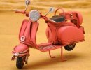 1:18 Scale Retro White /Red /Blue Tinplate Vespa Scooter Model