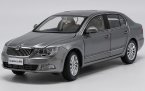 1:18 Wine Red / Gray / Brown / Blue Diecast Skoda Superb Model