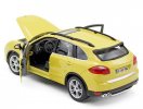 White / Yellow 1:24 Scale Bburago Diecast Porsche Cayenne Model